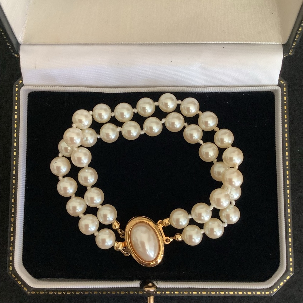 Double row faux pearl bracelet.